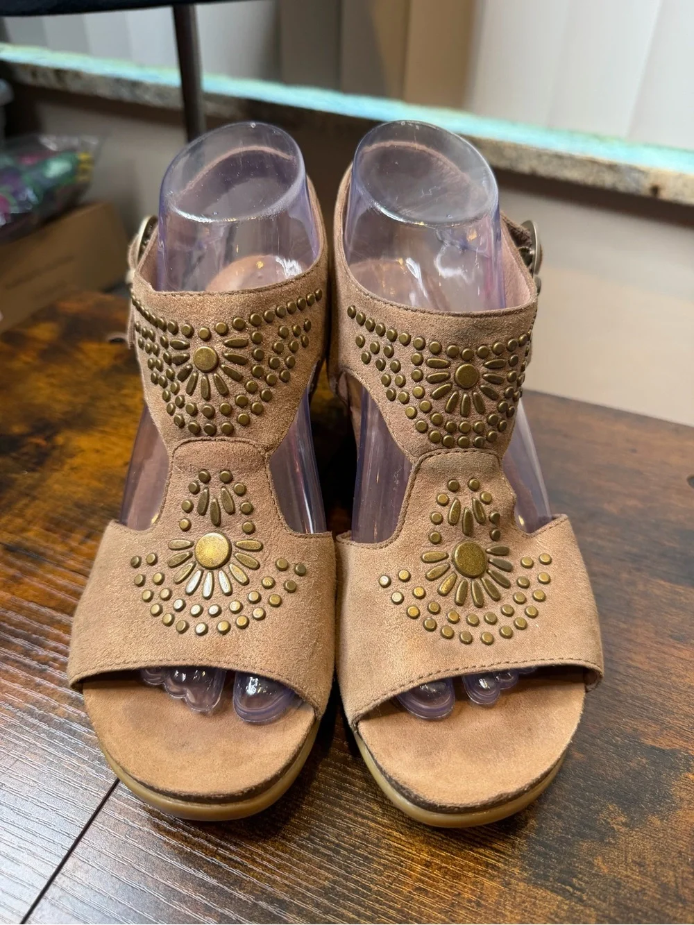 Dansko Deandra Women’s Tan Suede Studded Open-Toe Block Heel Sandals SZ38/ 7.5-8